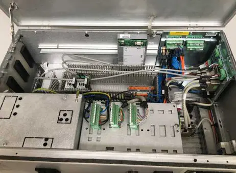 armoire électrique pour formation crti en Maintenance électrique sur robot ABB S4C S4C+